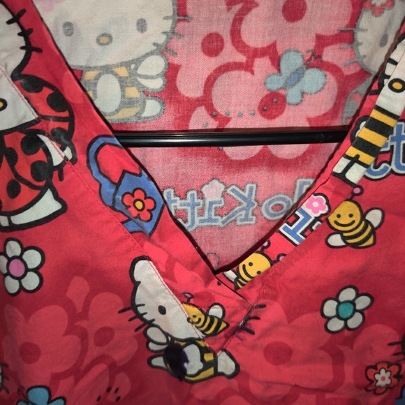 Hello Kitty Scrub Top - Picture 3 of 3